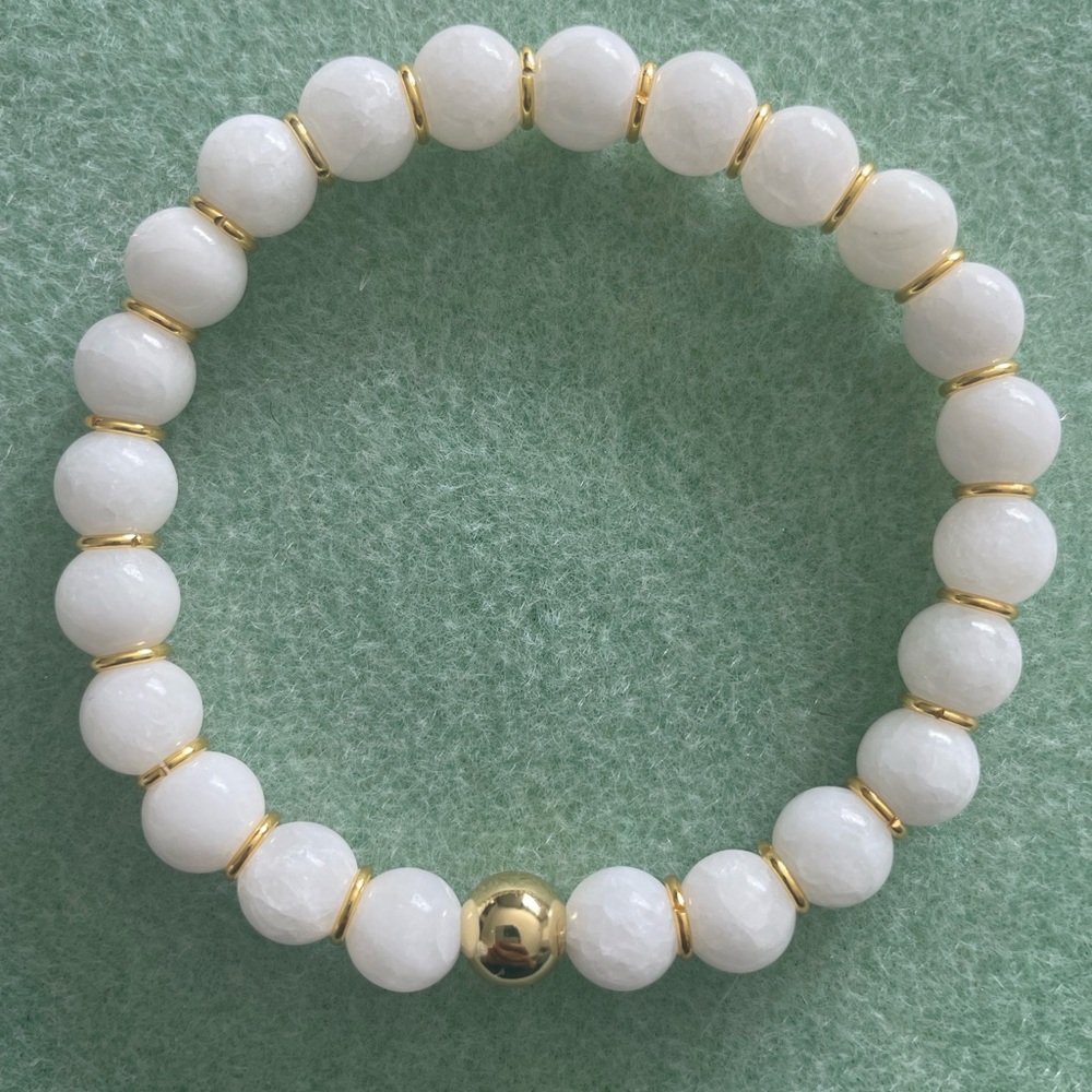 Elegant White Jade and Gold Beaded Bracelet